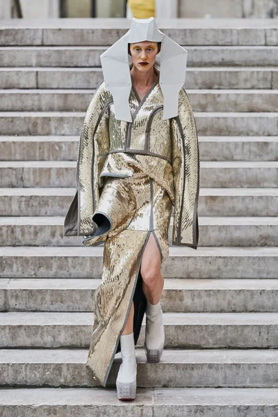 Look 27